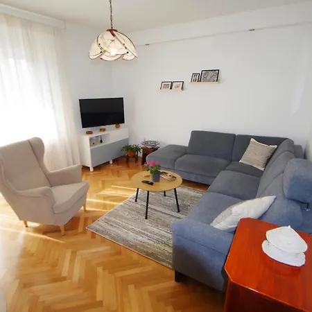 Aurelia Apartman *