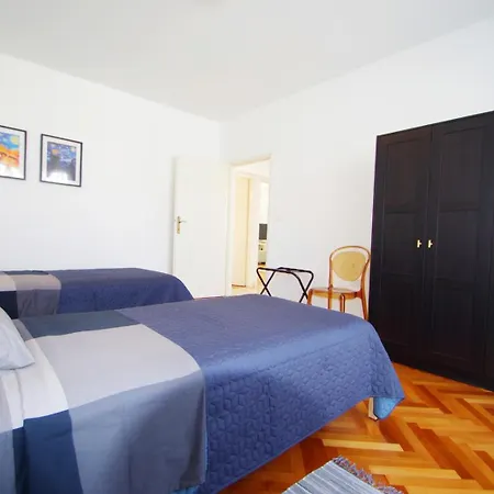 Aurelia Apartman *