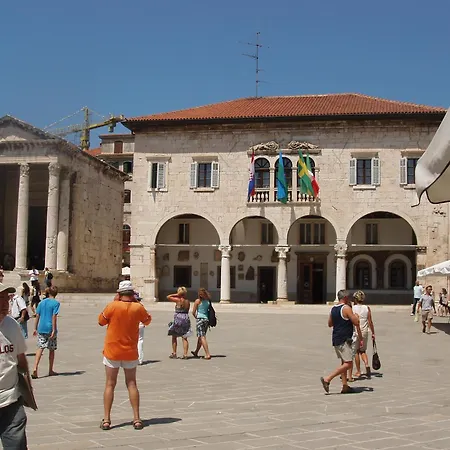 Aurelia Apartman Póla